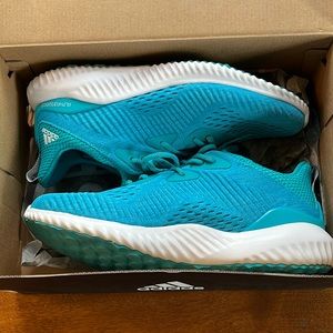 Women’s size 8, Adidas bounce running shoe